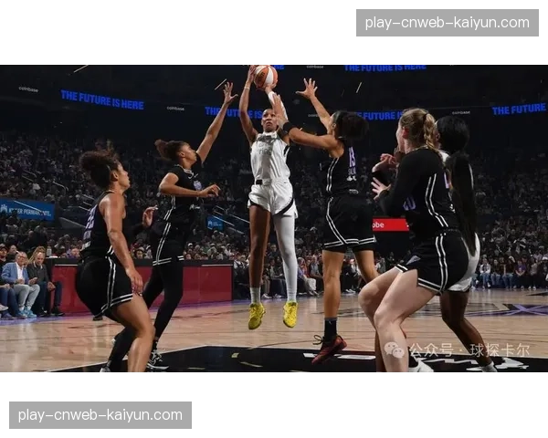 拉斯维加斯王牌助理教练离队,加盟大学球队担任主帅 拉斯维加斯王牌助理教练离队,加盟大学球队担任主帅